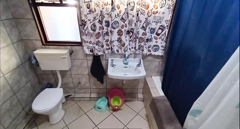 5 Bedroom Property for Sale in Bothasig Western Cape